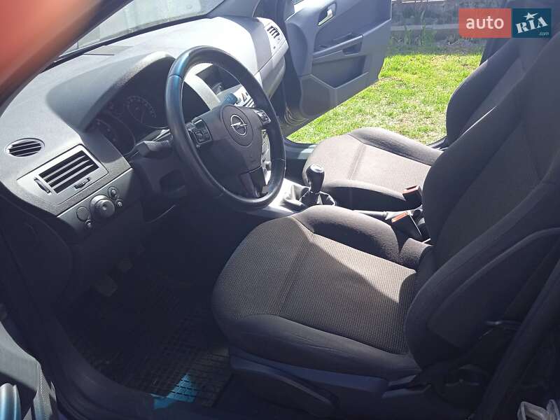 Универсал Opel Astra 2009 в Черновцах
