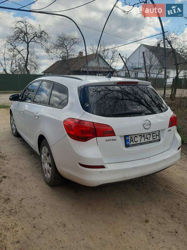 Opel Astra 2011