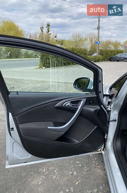 Универсал Opel Astra 2013 в 
