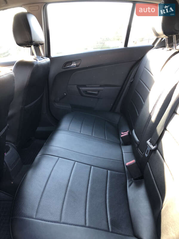 Хэтчбек Opel Astra 2007 в Захарьевке