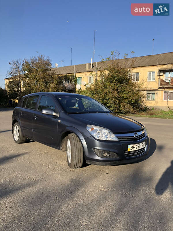 Хэтчбек Opel Astra 2007 в Захарьевке