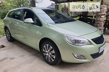 Універсал Opel Astra 2010 в Хусті