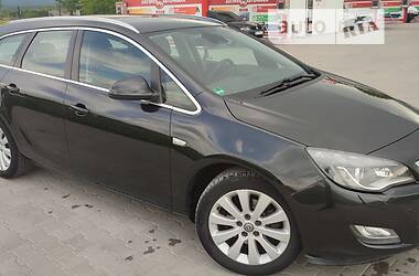 Универсал Opel Astra 2012 в Тячеве