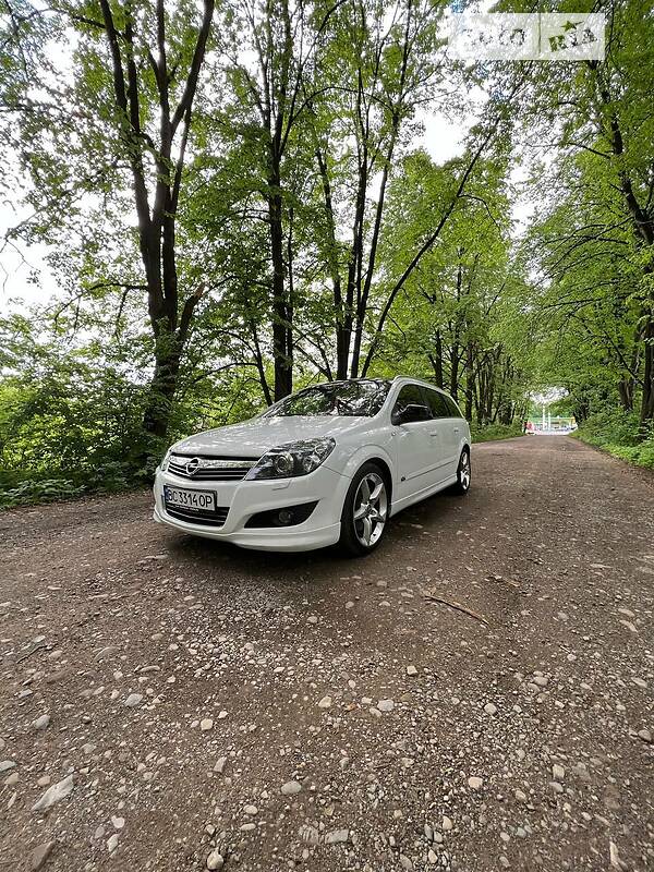 Универсал Opel Astra 2010 в Стрые