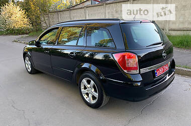 Универсал Opel Astra 2005 в Ровно