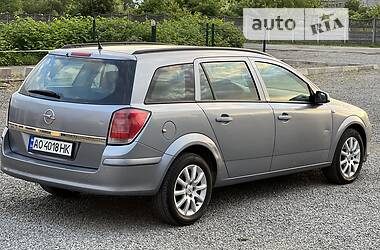 Универсал Opel Astra 2006 в Иршаве