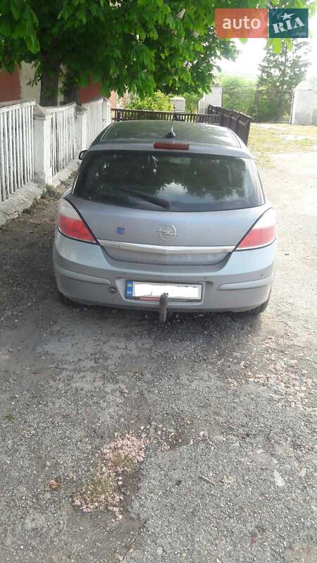 Хэтчбек Opel Astra 2004 в Чорткове