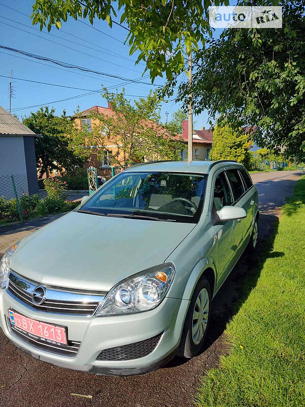 Универсал Opel Astra 2009 в Ровно