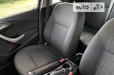 Универсал Opel Astra 2012 в 