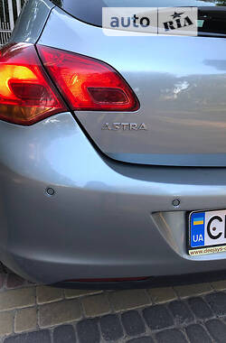 Хэтчбек Opel Astra 2011 в Черновцах