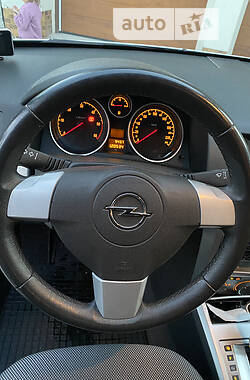 Хэтчбек Opel Astra 2009 в Верховине