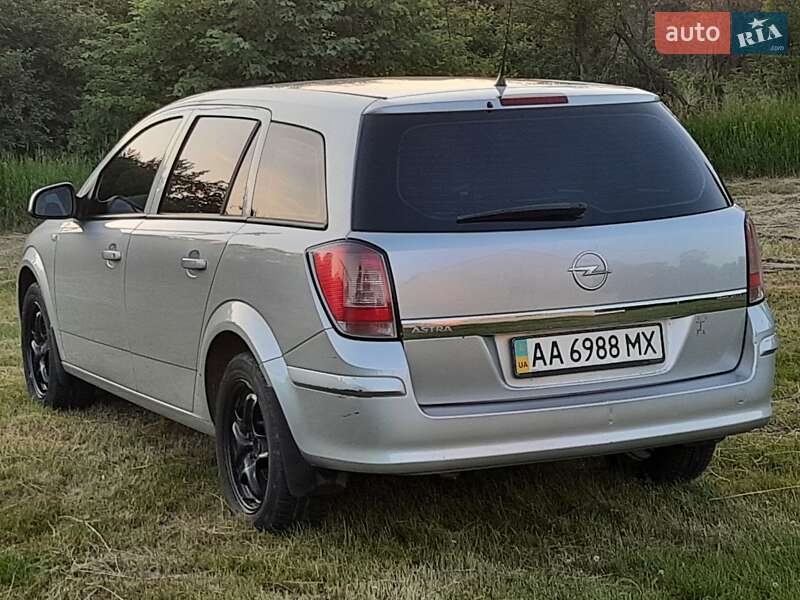 Универсал Opel Astra 2013 в Киеве