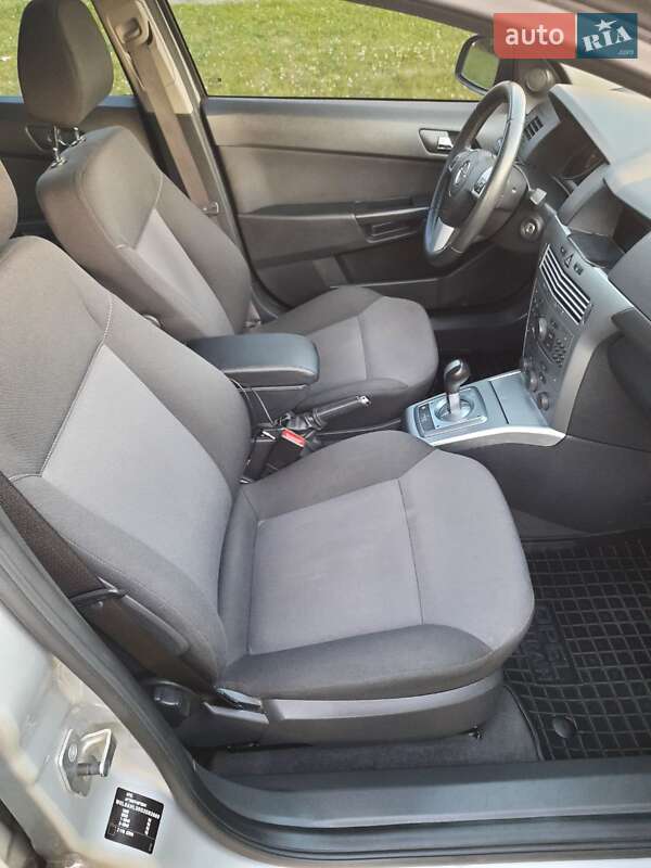 Универсал Opel Astra 2013 в Киеве