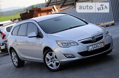 Універсал Opel Astra 2012 в Дрогобичі