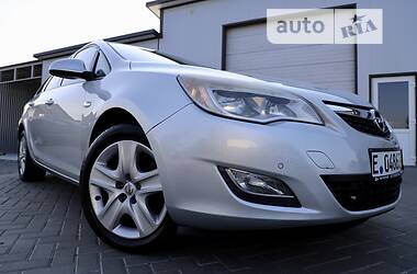 Універсал Opel Astra 2012 в Дрогобичі