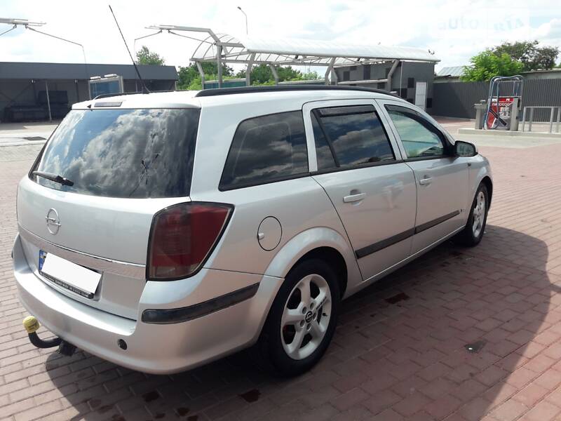 Универсал Opel Astra 2005 в Сарнах
