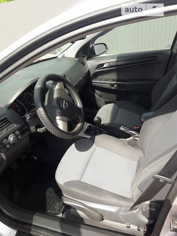 Универсал Opel Astra 2005 в Сарнах