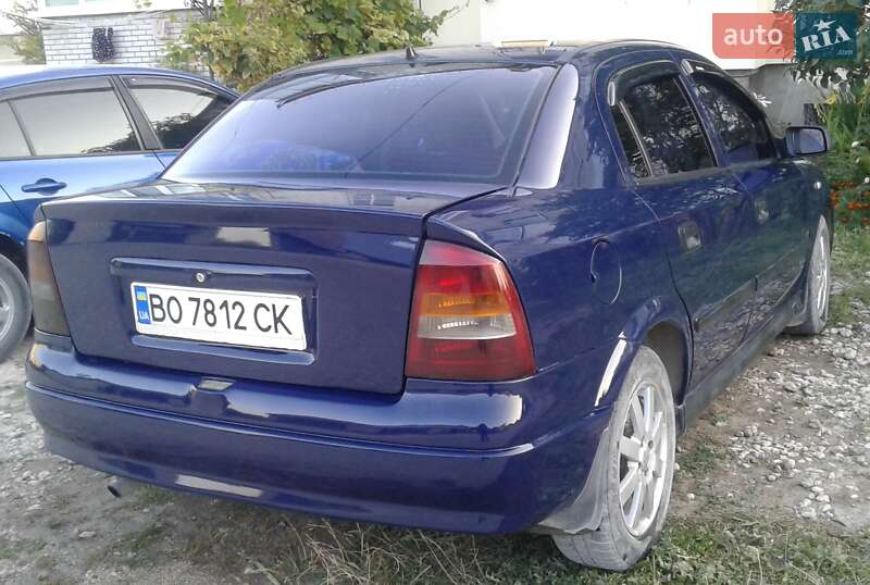 Седан Opel Astra 2003 в Подволочиске