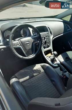 Купе Opel Astra 2013 в Кам'янському