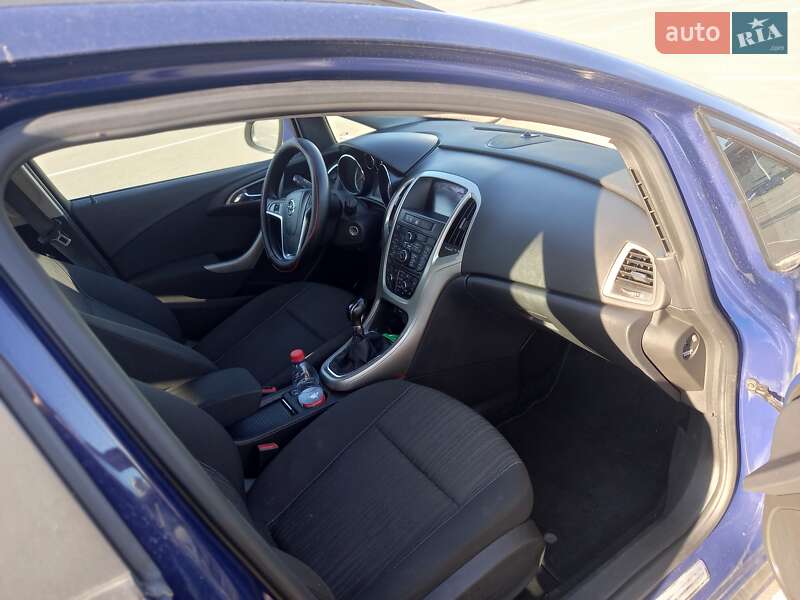 Универсал Opel Astra 2010 в Киеве
