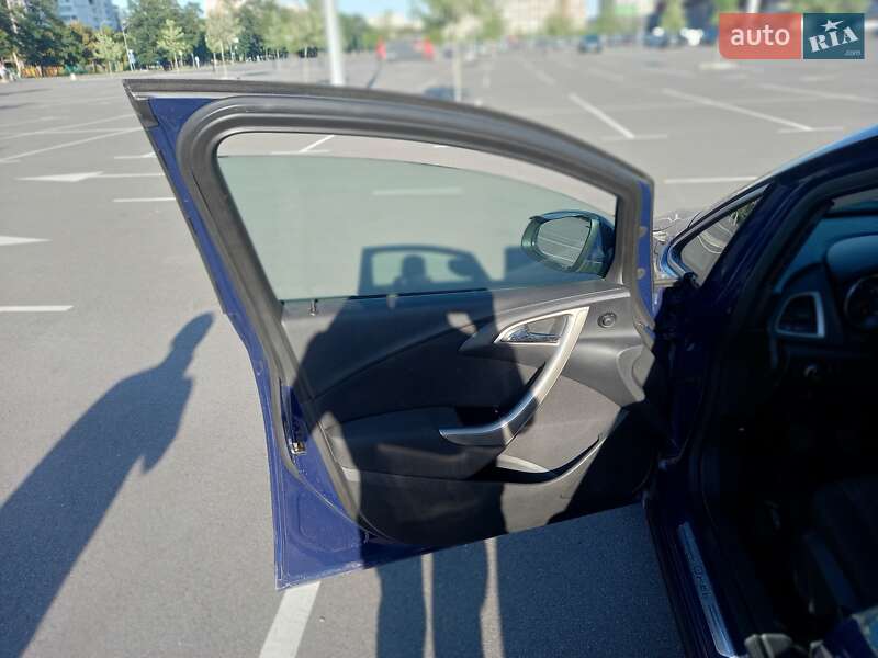 Универсал Opel Astra 2010 в Киеве