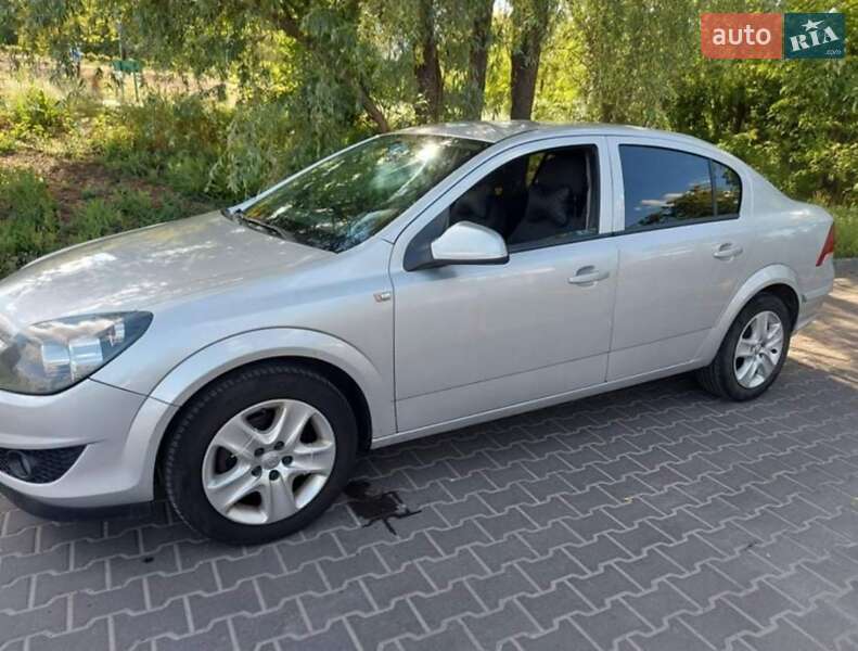 Седан Opel Astra 2011 в Киеве фото 3 Седан Opel Astra 2011 в Киеве