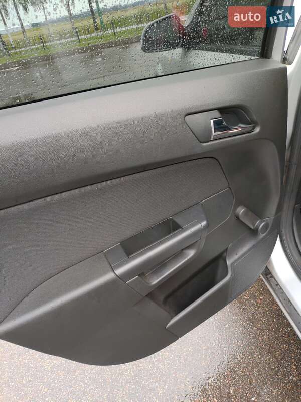 Седан Opel Astra 2011 в Киеве фото 10 Седан Opel Astra 2011 в Киеве