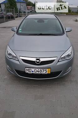 Универсал Opel Astra 2012 в Нововолынске