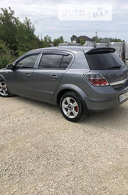 Хэтчбек Opel Astra 2007 в Волочиске