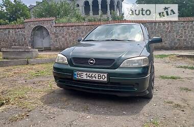 Седан Opel Astra 2004 в Новом Буге