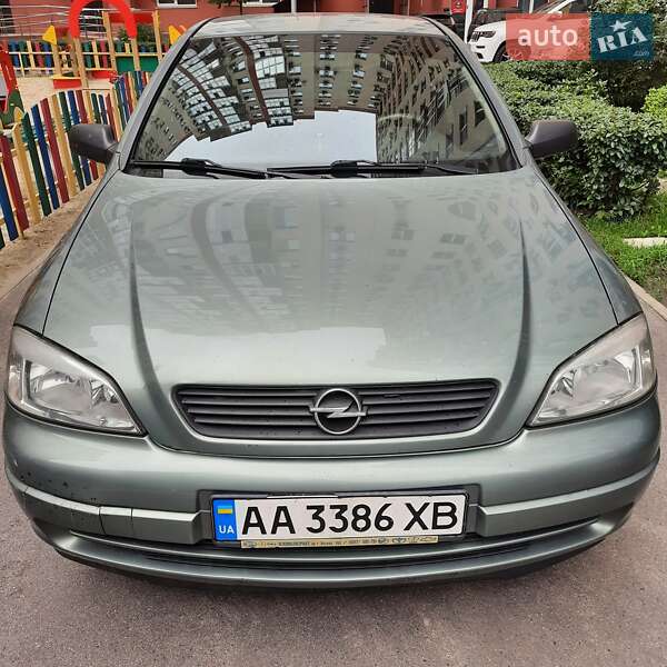 Седан Opel Astra 2006 в 