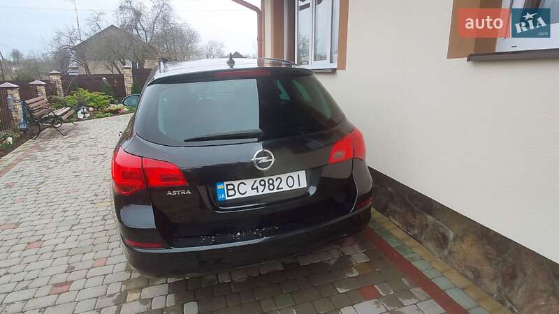 Універсал Opel Astra 2011 в Львові