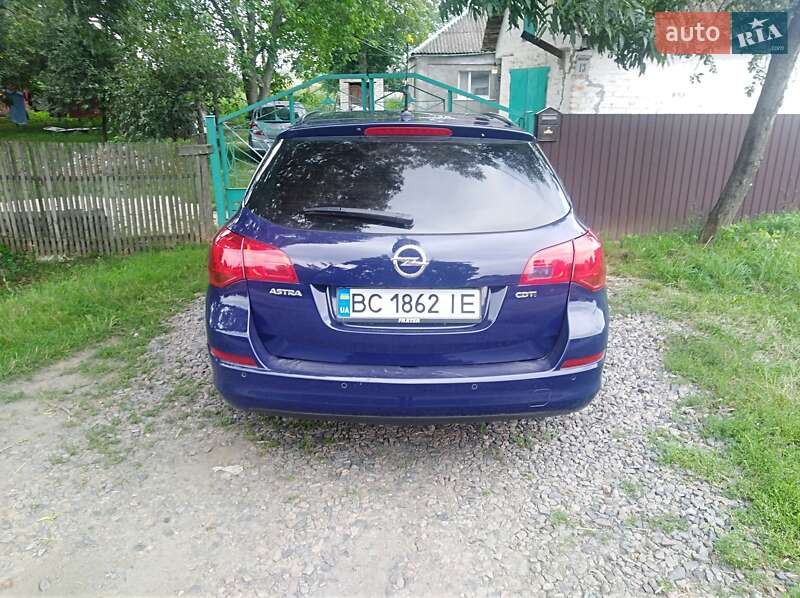 Универсал Opel Astra 2012 в Умани