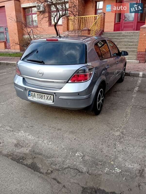 Хэтчбек Opel Astra 2007 в Киеве