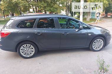 Универсал Opel Astra 2013 в 