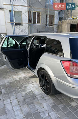 Универсал Opel Astra 2010 в Луцке