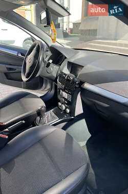 Универсал Opel Astra 2010 в 