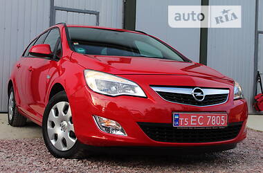 Универсал Opel Astra 2011 в Дрогобыче