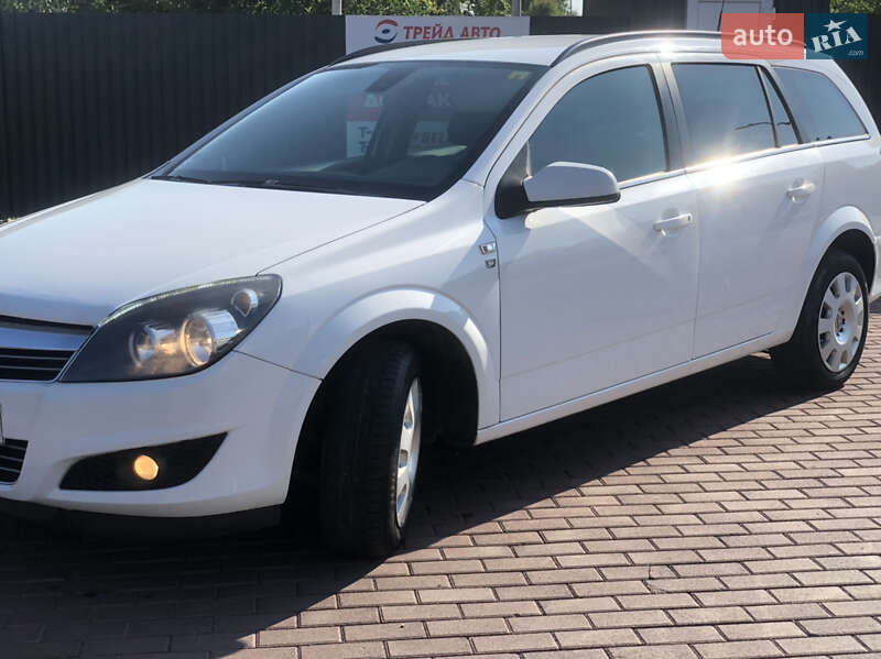 Универсал Opel Astra 2010 в Рокитном