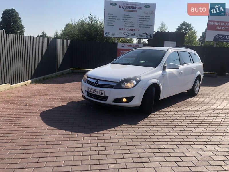 Универсал Opel Astra 2010 в Рокитном