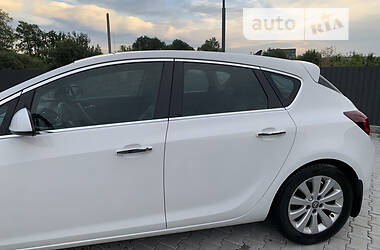 Хэтчбек Opel Astra 2013 в Львове