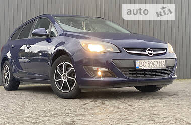 Універсал Opel Astra 2014 в Дрогобичі