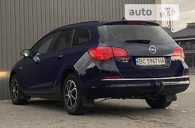 Універсал Opel Astra 2014 в Дрогобичі