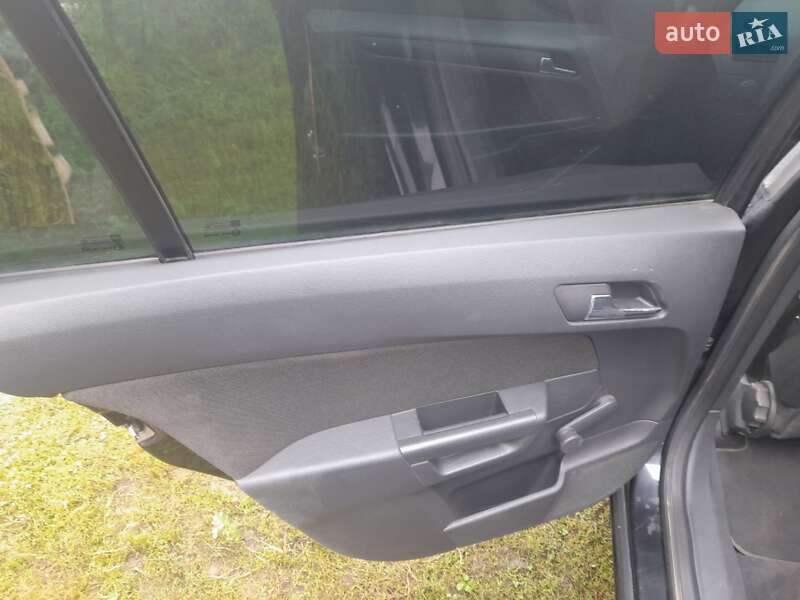 Універсал Opel Astra 2005 в Сумах