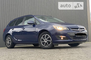 Универсал Opel Astra 2014 в Дрогобыче