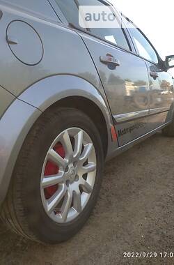 Хэтчбек Opel Astra 2004 в 