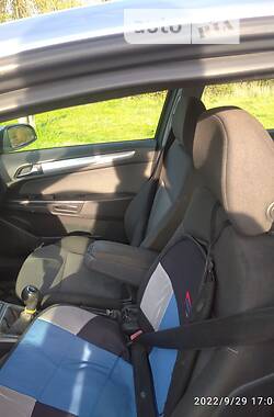Хэтчбек Opel Astra 2004 в 