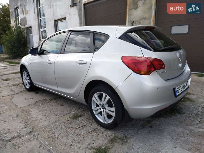 Хетчбек Opel Astra 2011 в Біляївці