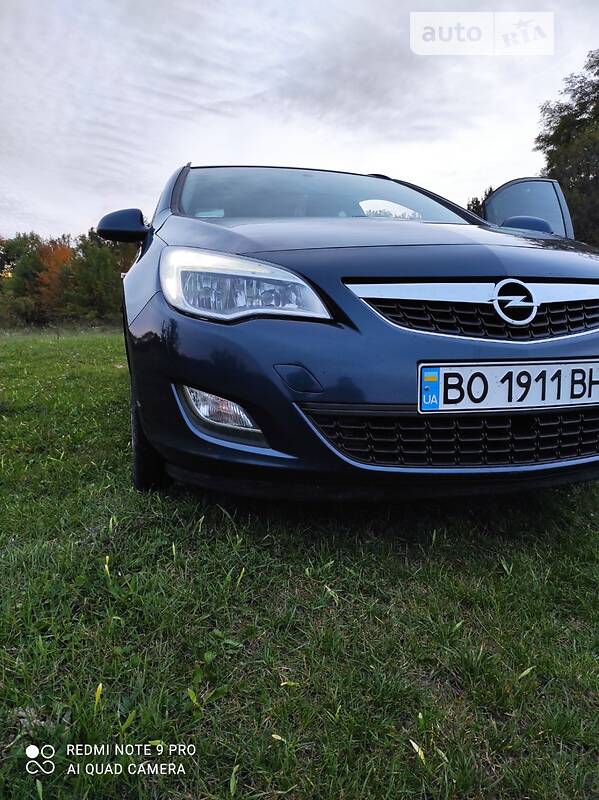 Универсал Opel Astra 2012 в Чорткове