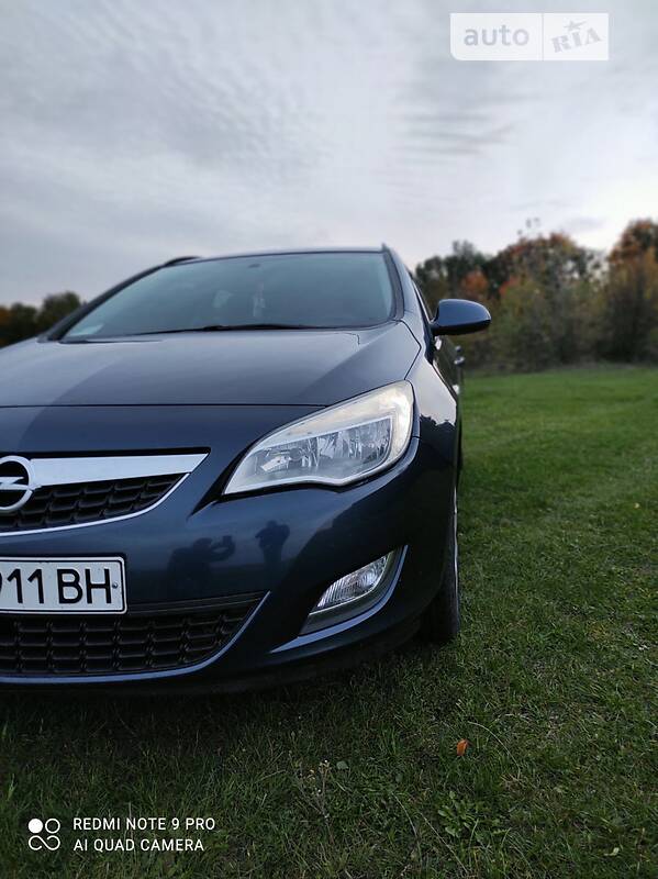 Универсал Opel Astra 2012 в Чорткове